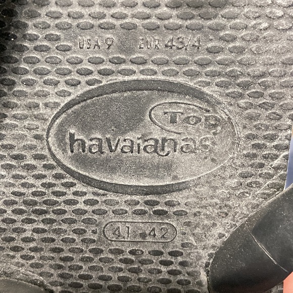 Like New Havaianas size 9 black, white,pink - Picture 2 of 4